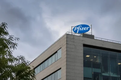 Pfizer Gains on China GLP-1 News, but Dividend Focus Limits Upside