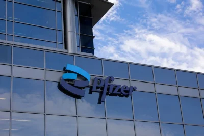 Pfizer's 7% Yield Draws Income Investors Amid Mixed Drug News