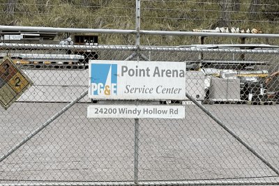PG&E Tumbles 15% as California Wildfire Bill Omits Liability Shield