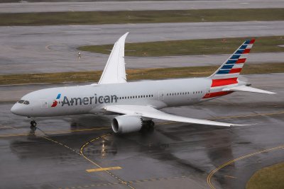 Pilots' Praise for United Merger Idea Heightens Pressure on American Airlines