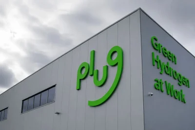 Plug Power Edges Higher Amid Persistent Cash Burn Concerns
