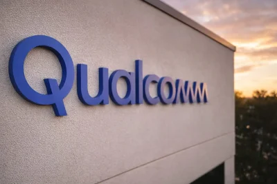 Qualcomm Shares Gain Amid Analyst Caution Over Memory Supply Constraints