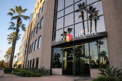 Realty Income's $1B Convertible Deal Yields $28M Annual Carry Edge