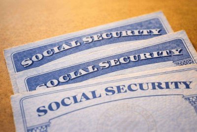 Retiree's $4M S&P 500 Claim Ignites Social Security Debate Ahead of 2033 Trust Fund Depletion