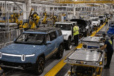 Rivian CFO Exit Sparks 6.5% Stock Drop Amid R2 Ramp-Up