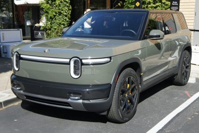 Rivian Stock Slips 4.4% as CFO Exit Clouds R2 Ramp-Up