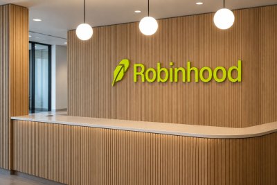 Robinhood Rallies 2.9% as Bernstein's $160 Target Defies 54.5x P/E