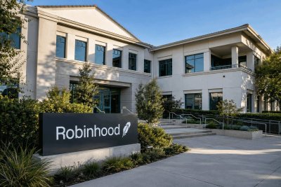 Robinhood's $11.7B Surge on Tokenization Hopes, Crypto Revenue Slips