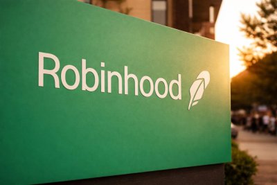 Robinhood Shares Surge on Wolfe Research Upgrade Ahead of Earnings