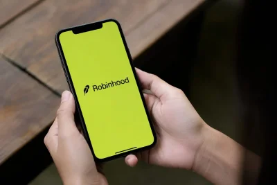 Robinhood Surges as IPO Underwriting Nod Opens New Revenue Streams