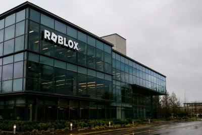 Roblox Shares Tumble 27% on North America Monetization Woes