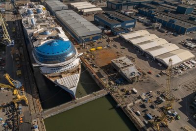 Royal Caribbean Dips 1.8% as Oil Tops $100—Valuation Test Looms