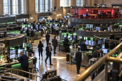 S&P 500 Dips as Rotational Buying Broadens Market Participation