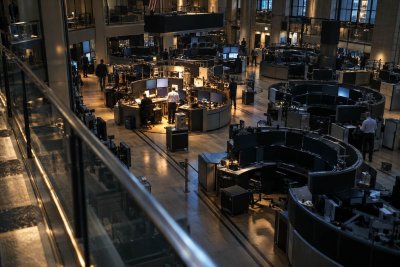 S&P 500 Gains Mask Weak Breadth as Tech Leads Narrow Rebound