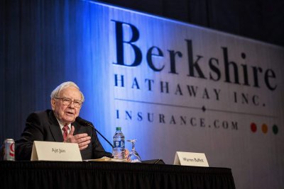 S&P 500 Index Funds: Fee Wars and Top-Heavy Risks