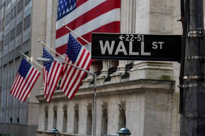 S&P 500, Nasdaq Futures Flat Near All-Time Highs as Oil Slide Tests AI Rally