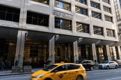 S&P 500 Recovers Most of Tuesday's Loss, Healthcare Leads as Tech Lags