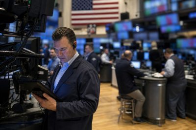 S&P Futures Edge Higher as Oil Retreats Below $90 Ahead of ADP Data