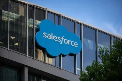 Salesforce Shares Slide Despite Record Revenue as AI Monetization Concerns Persist