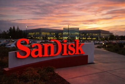 SanDisk Gains on AI Storage Demand Amid Broader Market Caution