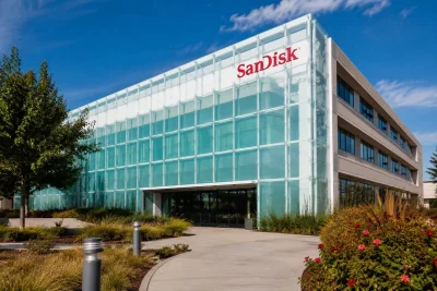 Sandisk Plunges 11% as Chip Sector Suffers $1.3 Trillion Selloff