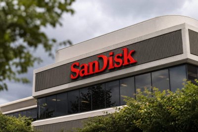 SanDisk Plunges 29% in Week; Forward Earnings Hurdle Remains High