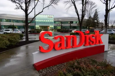 SanDisk Stock Plunges 11% as Earnings Fuel Cycle Peak Concerns