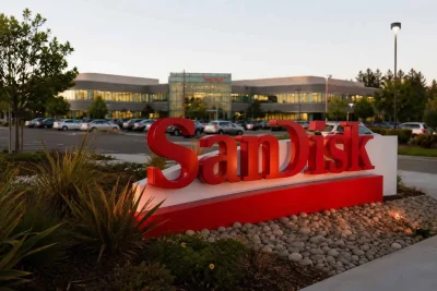 Sandisk Stock Plunges 55% in July as 80% Margins Face Scrutiny