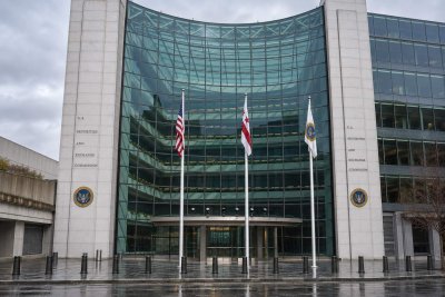 SEC Chief Signals Crypto Custody Shift for Advisers, Details Pending