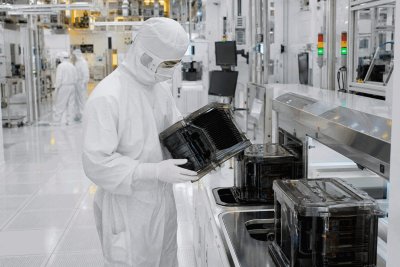 Semiconductor ETFs Surge 2% as Chip Stocks Outperform Nasdaq