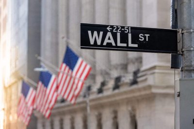 Semiconductor Slump Hits Wall Street as Tech Giants Hold Steady