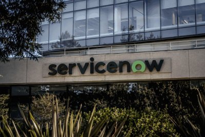 ServiceNow Rallies 4.5% on AI Contract Milestone, Yet Valuation Stays Steep