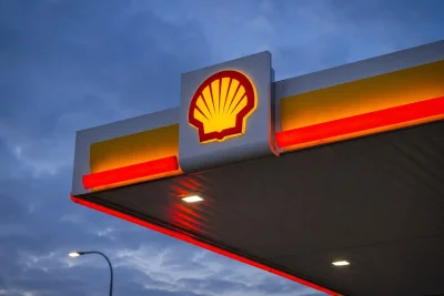 Shell Shares Slide as Buyback Reduction Overshadows Profit Beat