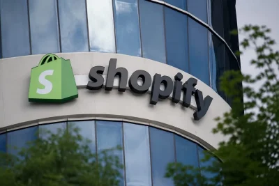 Shopify's AI Strategy Under Scrutiny Amid Mixed Market Performance
