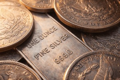 Silver Eyes $70 as Geopolitics, Fed Outlook, and Jobs Data Collide