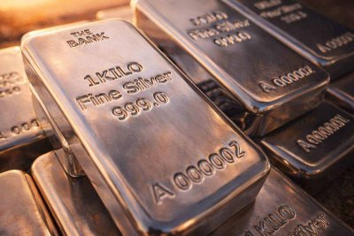 Silver Plunges 10% as Fed's Hawkish Stance Rattles Metals Market