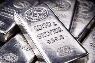 Silver Surges Past $70 on Geopolitical Relief, Dollar Weakness