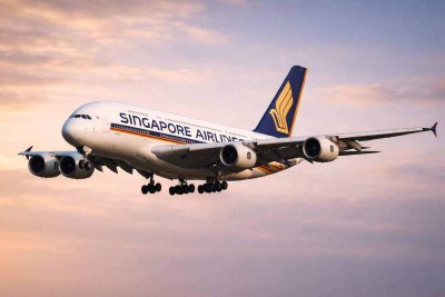 Singapore Airlines Shares Dip Ahead of Quarterly Business Report