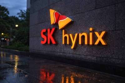 SK Hynix Shares Dip Amid Tech Sell-Off Despite S&P Credit Upgrade