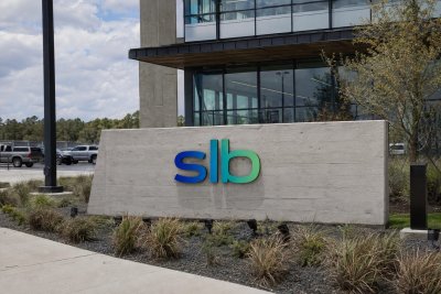 SLB Rises 4.2% on Venezuela Deal, Analysts See 8% Upside