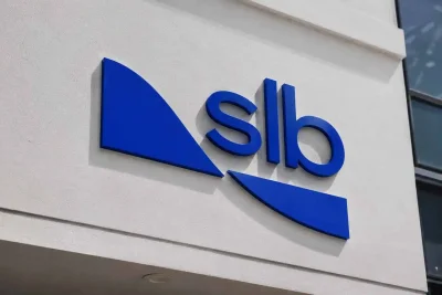 SLB Shares Retreat from Peak as Software Strategy Faces Market Test