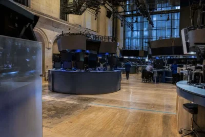Small Caps Lead Wall Street Rebound, But Market Internals Stay Weak