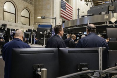 Small Caps Outperform as Oil Steadies Near $91; Tech Lags