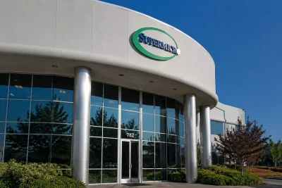 SMCI Slides 4.8% on $7B Financing, AI Order Dilution Fears