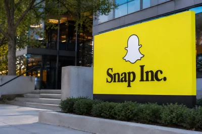 Snap Outperforms Nasdaq Despite Thin Volume; Revenue Mix in Focus