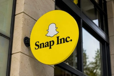 Snap Shares Dip as $2,195 Specs Launch Fails to Impress Investors