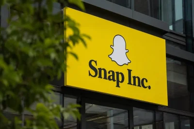 Snap Shares Dip as User Valuation Trails Rivals; Australia Regulatory Pressure Mounts