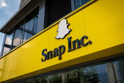 Snap Shares Fall as Market Rises, Turnaround Doubts Linger