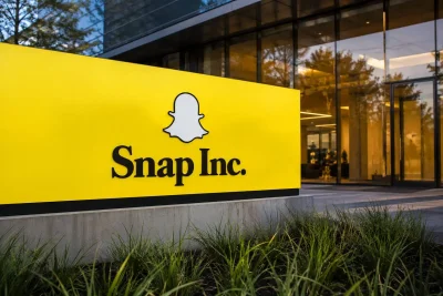 Snap Shares Slide 7% After Perplexity AI Deal Collapse, Ad Revenue Warning