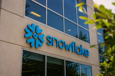Snowflake Jumps 9.7% on Strong AI Demand, AWS Deal